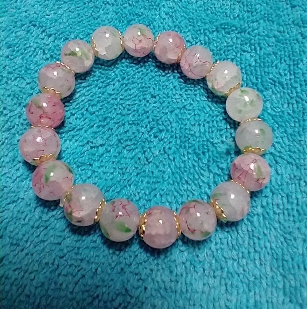 Goldtone Pink white green beaded stretch bracelet